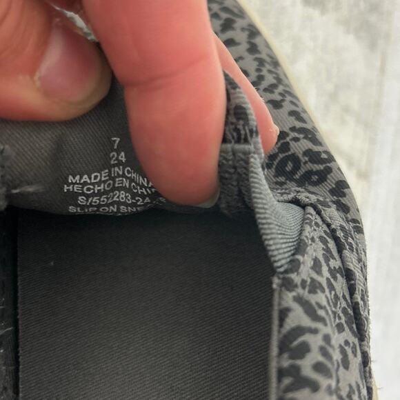 Old Navy womens size 7 gray leopard print canvas slip on shoe sneaker new light - Picture 7 of 7